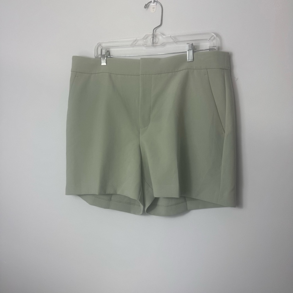 Banana Republic Mid-Rise 5" Short sage green size 6 NWT 2143